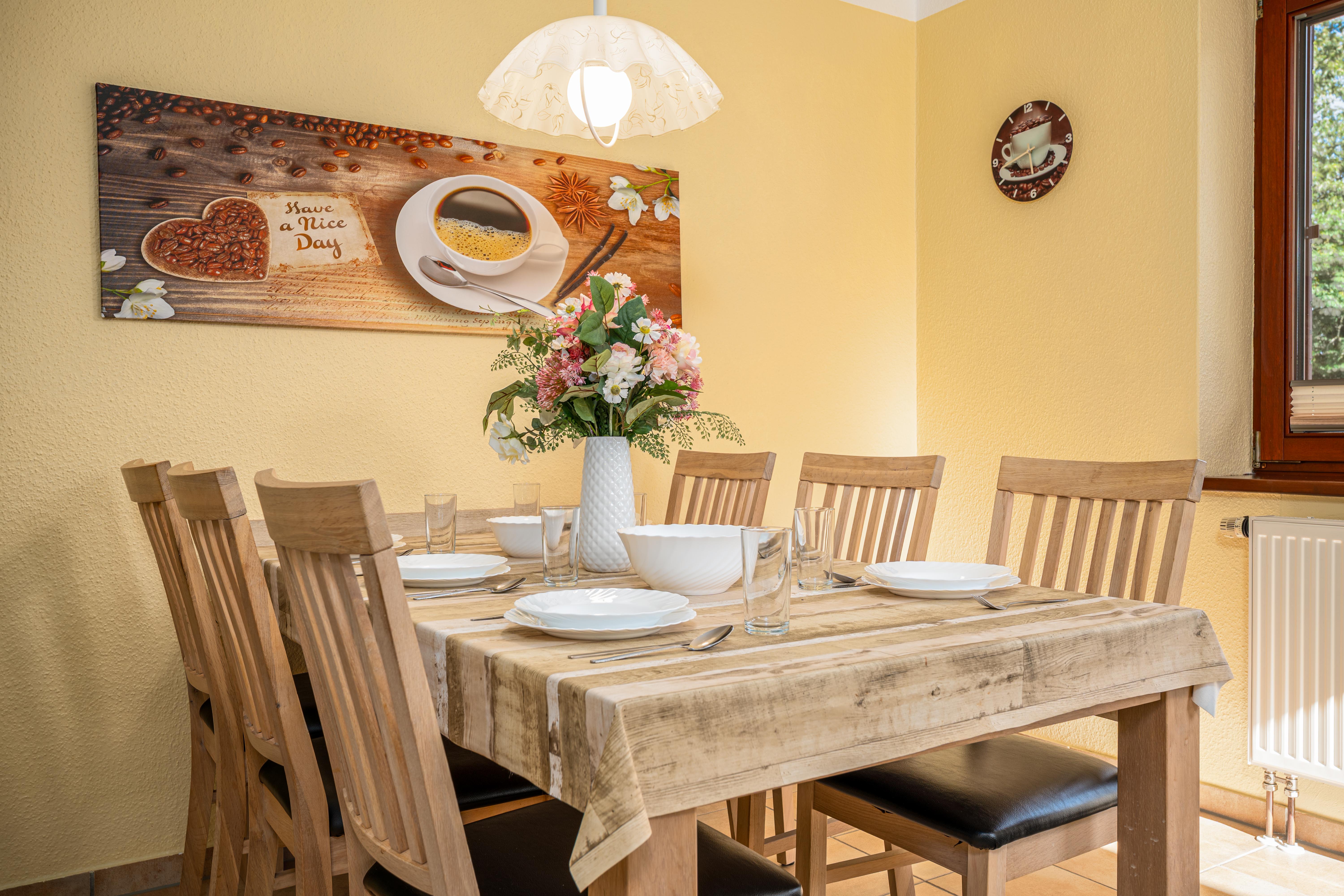Gedeckter Esstisch Ferienwohnung Zingst